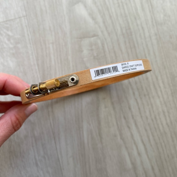 3/$20 DARICE 🍃 5" Wood Embroidery Hoop - Picture 2 of 5